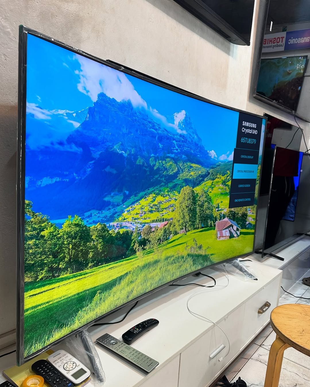 de_ofmark-20260211-0104 Samsung 65” Curved UHD 4K TV — TU8000 Series 8 - Image 1