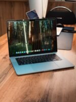 MacBook Air 15" M4 – 16GB / 256GB Sky Blue (Used, Perfect Condition, 🔋6 Cycles)